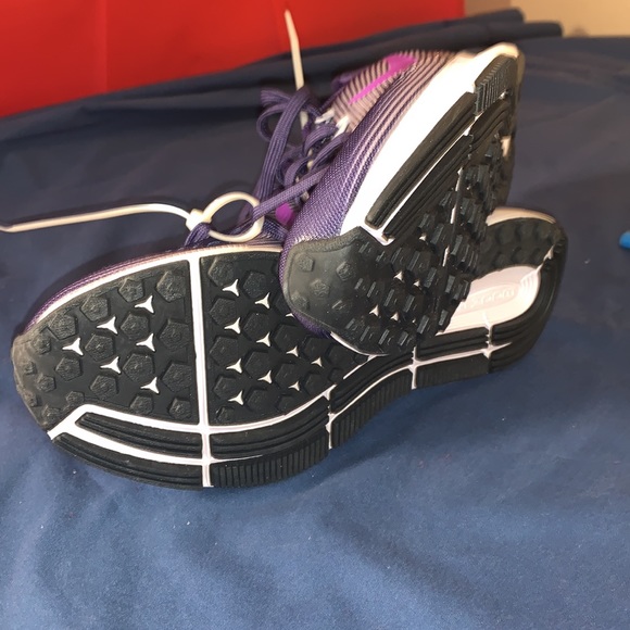 WMN’S Nike air zoom Pegasus - Picture 3 of 3